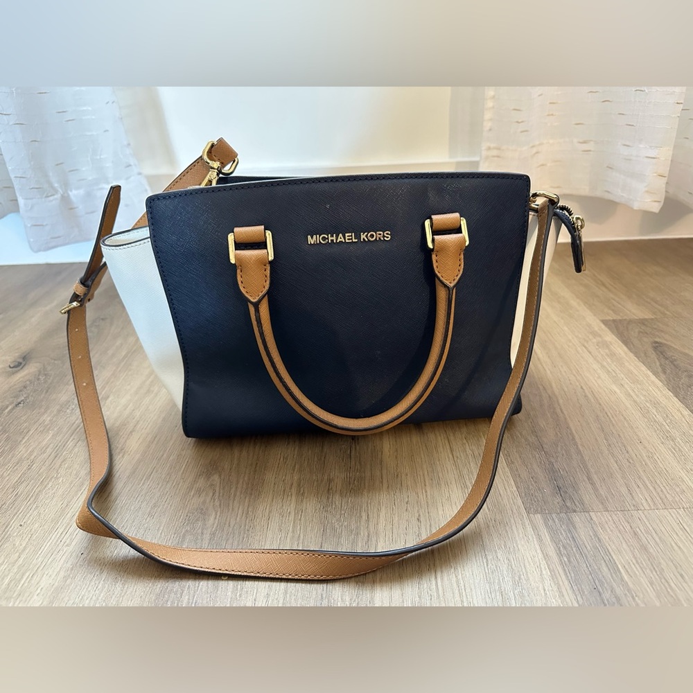 MICHAEL KORS Large Selma Tri Colour Top Zip Satchel in Navy, White & Peanut